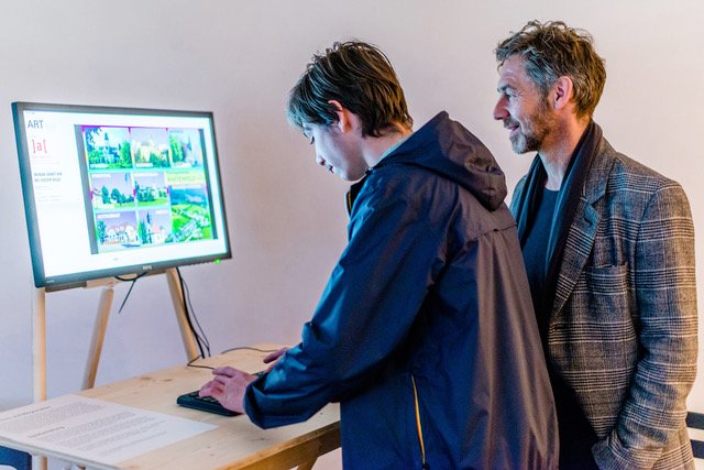 Social Tagging Station